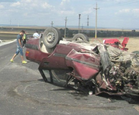 Rănită, după ce maşina în care se afla s-a răsturnat